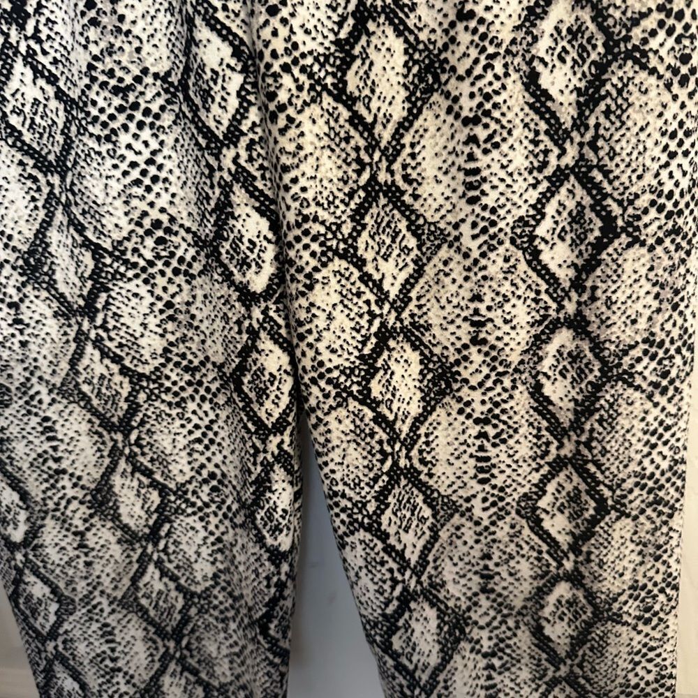 Color Alien Size Small Black and White Snake Print  biker shorts NWOT - Picture 3 of 8